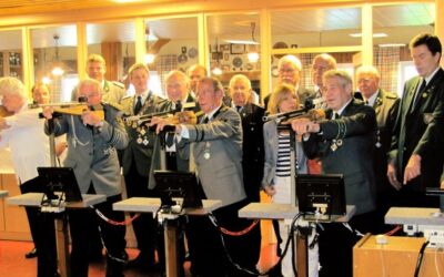 Standeinweihung nach Installation einer elektronischen Schießanlage